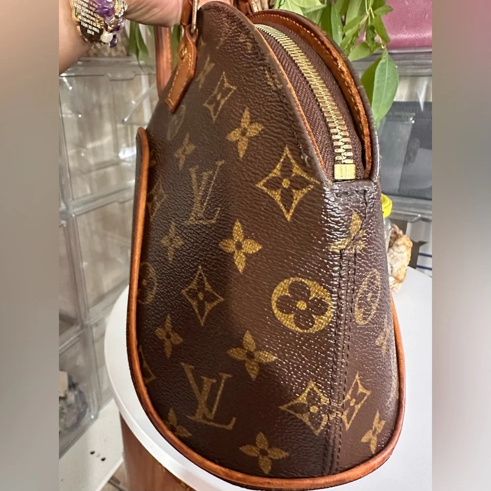 Louis Vuitton
LV Monogram Ellipse PM petit Vintage - Picture 5 of 9